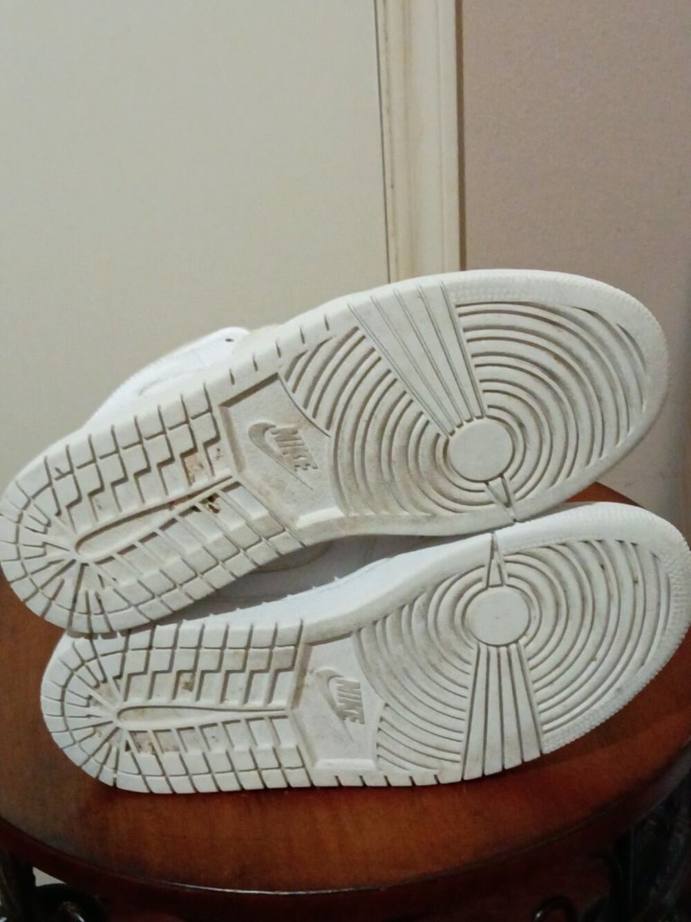 Nike Air Jordan 1 Mid Womens Size 7 White Snakeskin Texture Sneakers BQ6472-110 - Picture 3 of 13